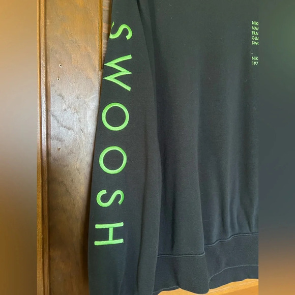 Nike Embroidered Swoosh Sweatshirt 💚 - Picture 6 of 9